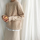 Warmer, gemütlicher Basic-Pullover mit Zopfmuster